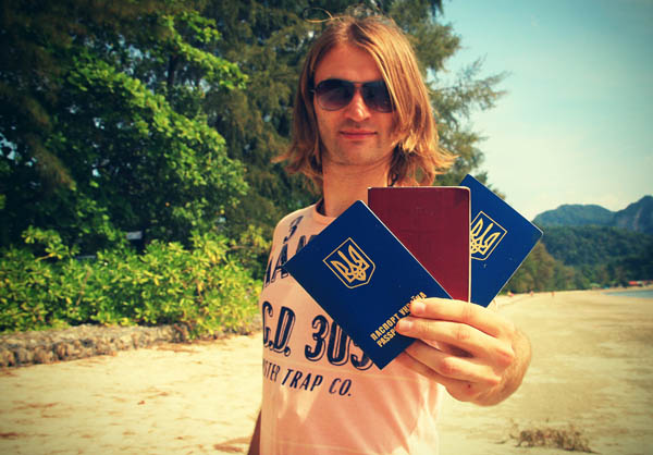 Три паспорти