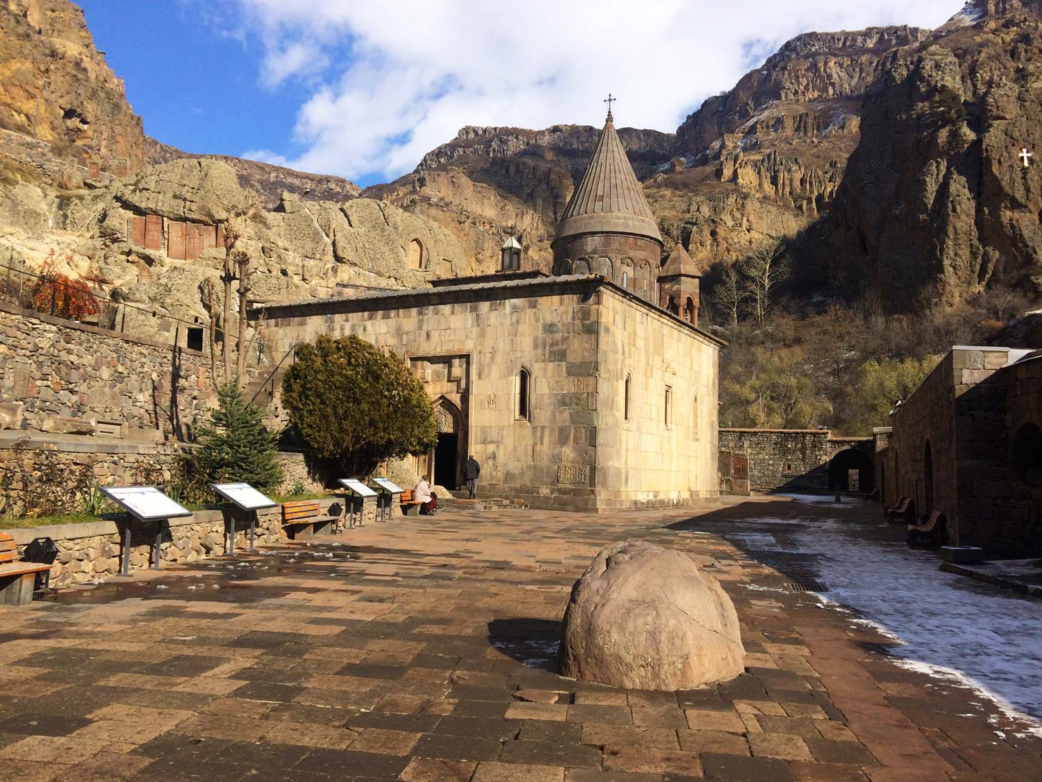 Фото монастиря ззовні. Вірменія